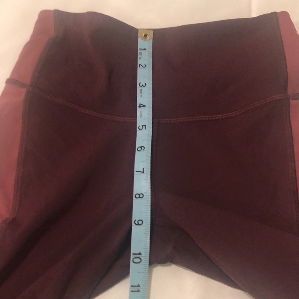 Lululemon Capri leggings in mesh mauves maroon - Picture 4 of 10